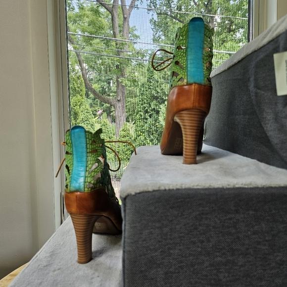 Green L'Artiste Spring Step Shoes - Picture 6 of 10